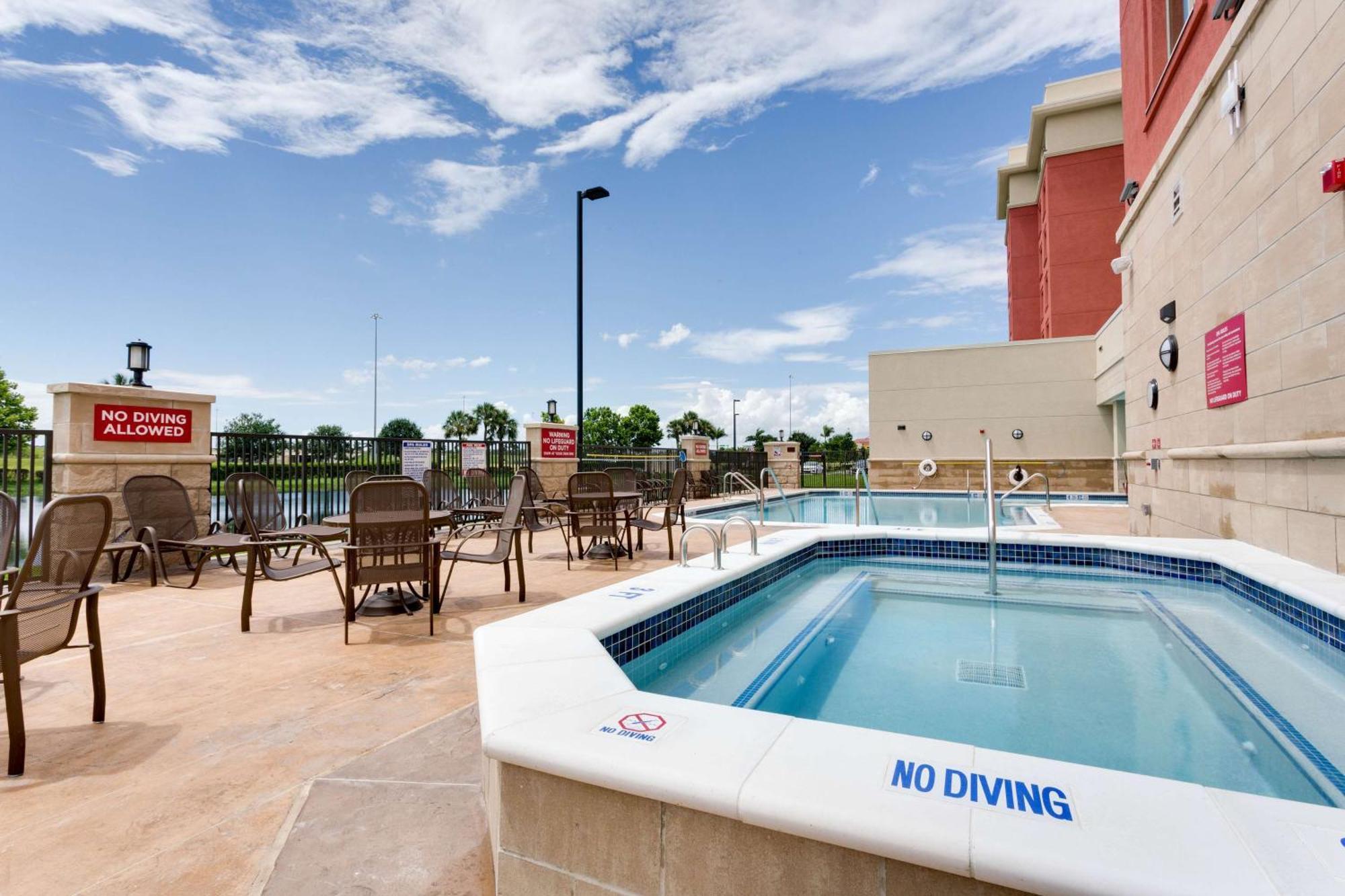 Drury Inn & Suites Fort Myers Airport Fgcu Exterior foto