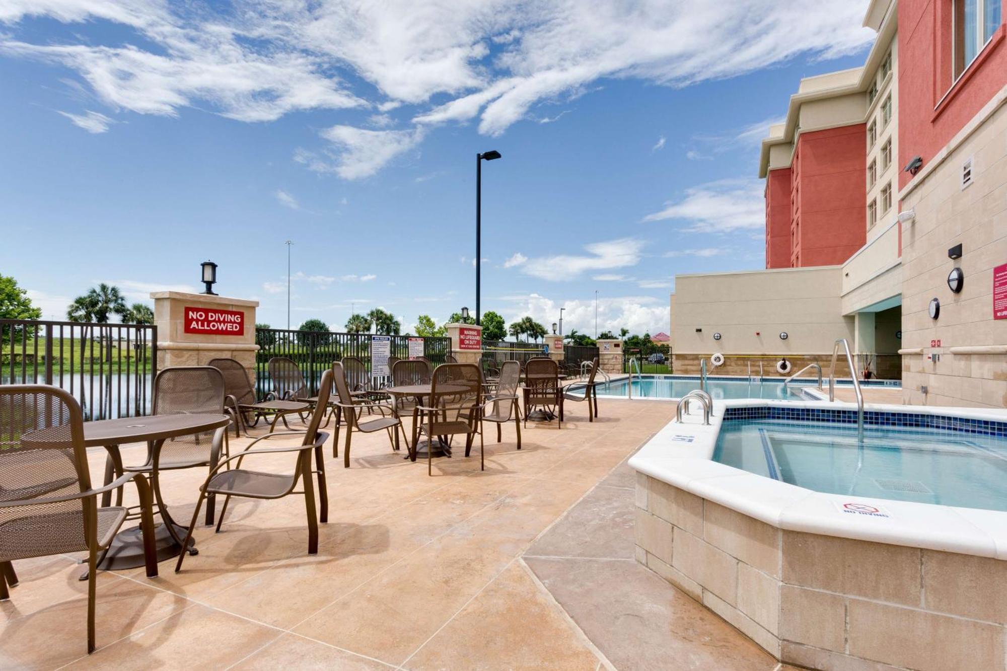 Drury Inn & Suites Fort Myers Airport Fgcu Exterior foto